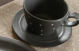 黒マット釉シリーズの器
